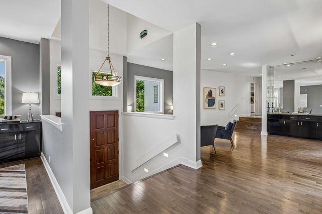 6633 Ellesmere Rd, Nashville, TN 37205