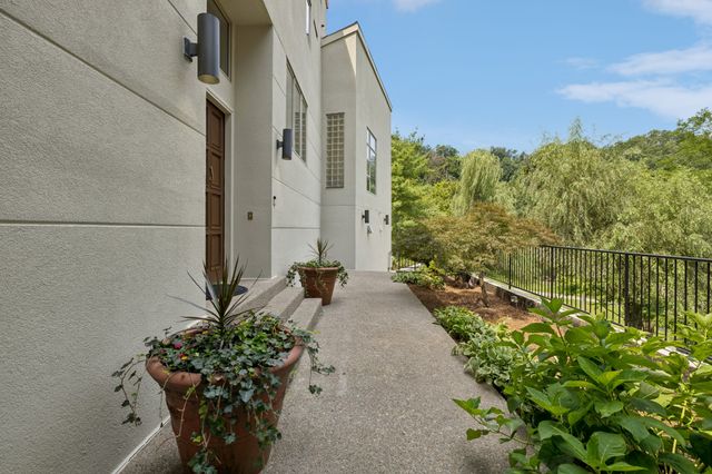 6633 Ellesmere Rd, Nashville, TN 37205