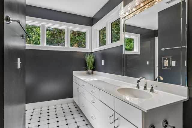 6633 Ellesmere Rd, Nashville, TN 37205