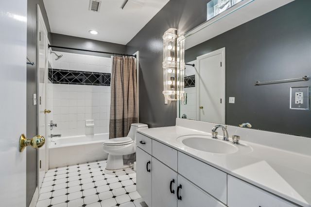 6633 Ellesmere Rd, Nashville, TN 37205