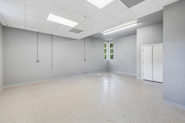 6633 Ellesmere Rd, Nashville, TN 37205