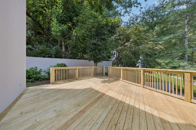 6633 Ellesmere Rd, Nashville, TN 37205