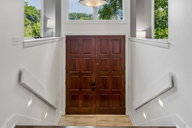 6633 Ellesmere Rd, Nashville, TN 37205