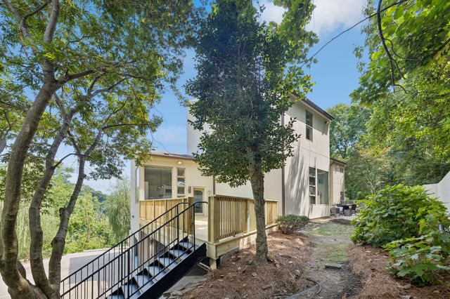 6633 Ellesmere Rd, Nashville, TN 37205