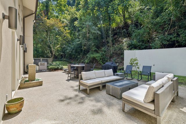 6633 Ellesmere Rd, Nashville, TN 37205