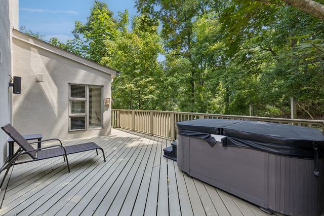 6633 Ellesmere Rd, Nashville, TN 37205
