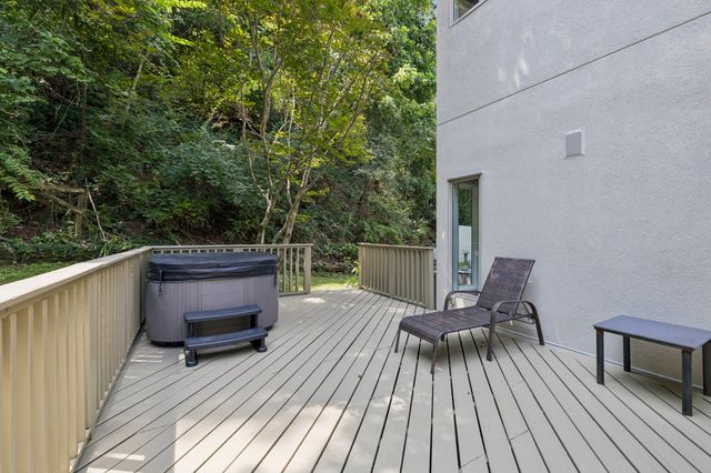 6633 Ellesmere Rd, Nashville, TN 37205