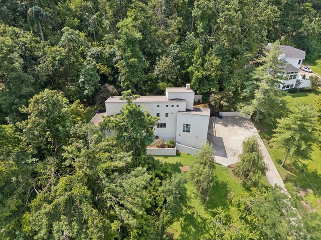 6633 Ellesmere Rd, Nashville, TN 37205