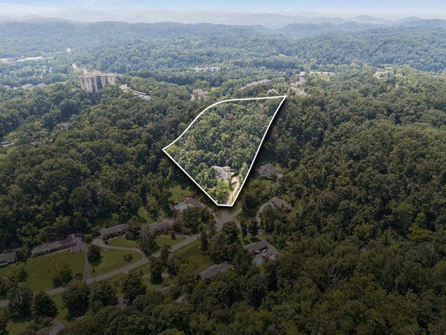 6633 Ellesmere Rd, Nashville, TN 37205