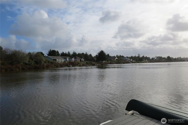 636 Weatherwax Loop NE, Ocean Shores, WA 98569