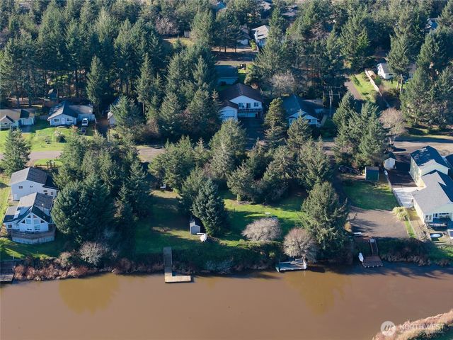 636 Weatherwax Loop NE, Ocean Shores, WA 98569