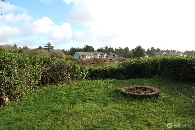 636 Weatherwax Loop NE, Ocean Shores, WA 98569