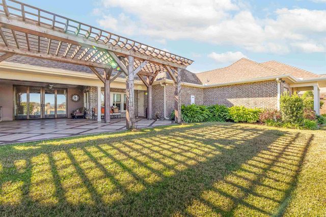 137 Godchaux Drive, Thibodaux, LA 70301