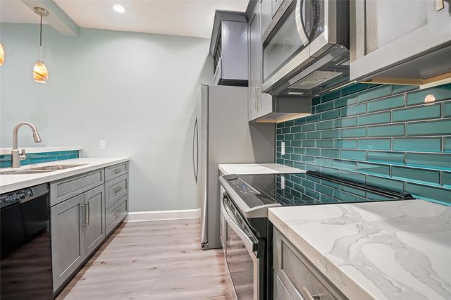 18809 Egret Bay Boulevard 112, Webster, TX 77058