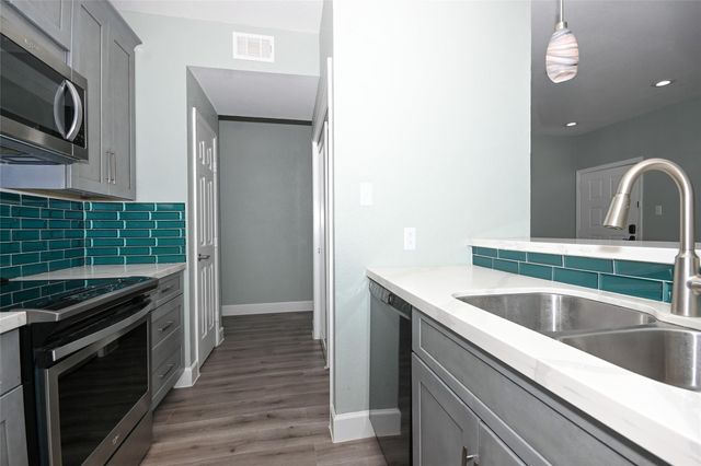 18809 Egret Bay Boulevard 112, Webster, TX 77058