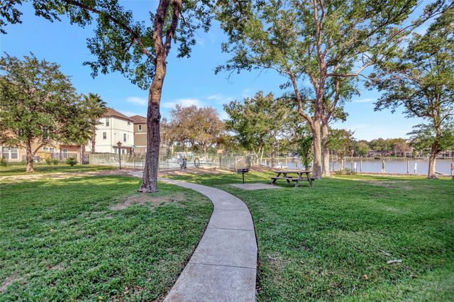 18809 Egret Bay Boulevard 112, Webster, TX 77058