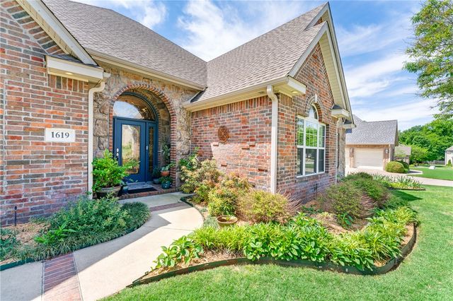 1619 E Winfield Drive, Fayetteville, AR 72703