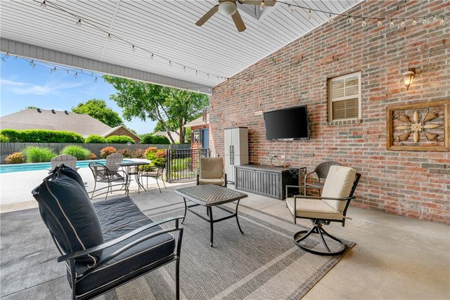 1619 E Winfield Drive, Fayetteville, AR 72703