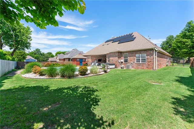 1619 E Winfield Drive, Fayetteville, AR 72703