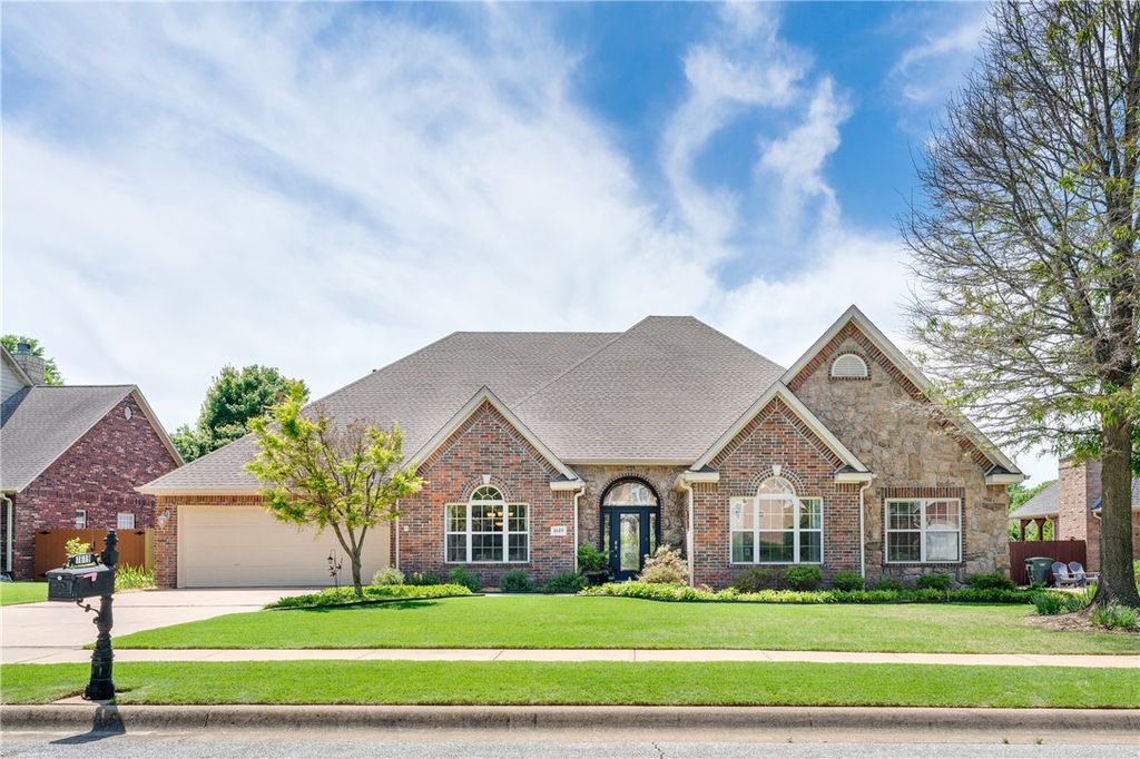 1619 E Winfield Drive, Fayetteville, AR 72703
