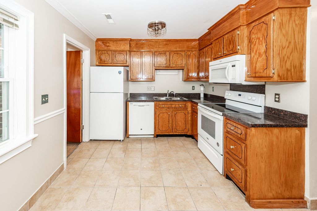 Image 11 of property listing at 278 Fleming Road A-D, Charleston, SC 29412