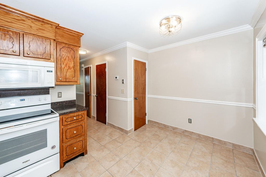 Image 12 of property listing at 278 Fleming Road A-D, Charleston, SC 29412