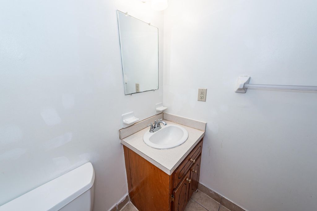 Image 8 of property listing at 278 Fleming Road A-D, Charleston, SC 29412
