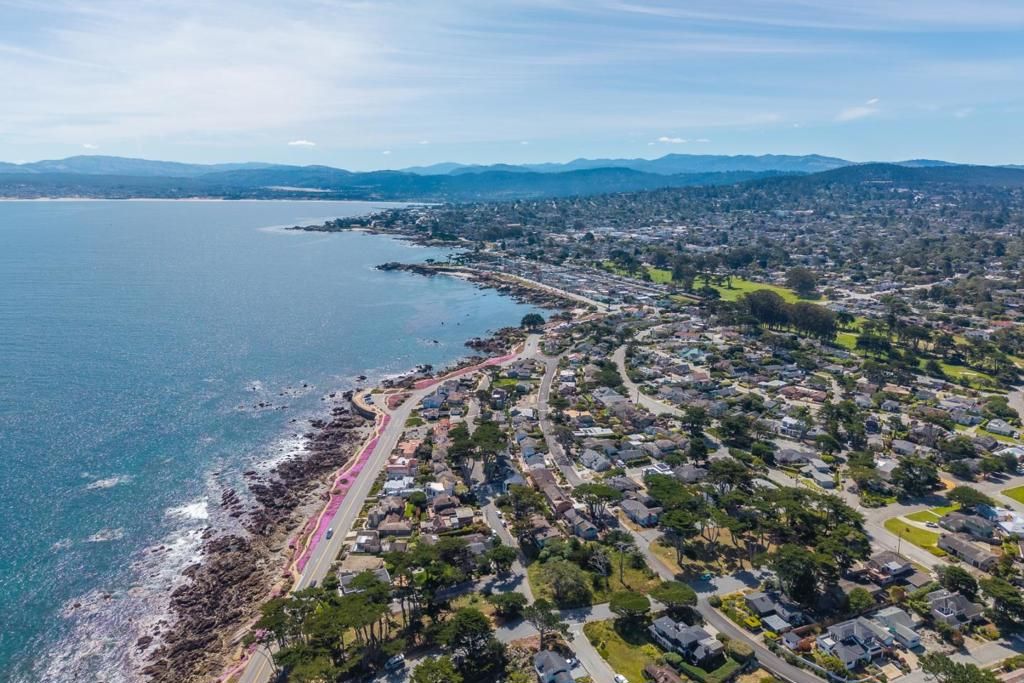 Image 28 of property listing at 1136 Del Monte Boulevard, Pacific Grove, CA 93950