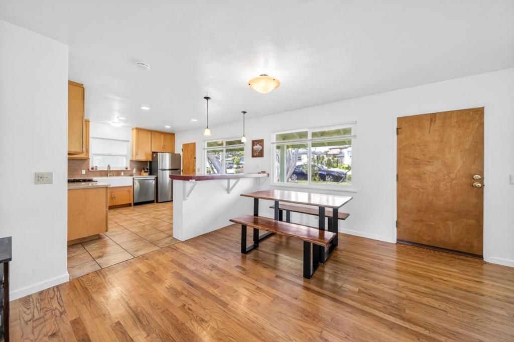 Image 7 of property listing at 1136 Del Monte Boulevard, Pacific Grove, CA 93950