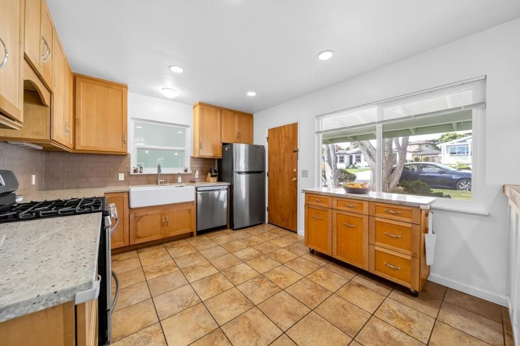 Image 8 of property listing at 1136 Del Monte Boulevard, Pacific Grove, CA 93950