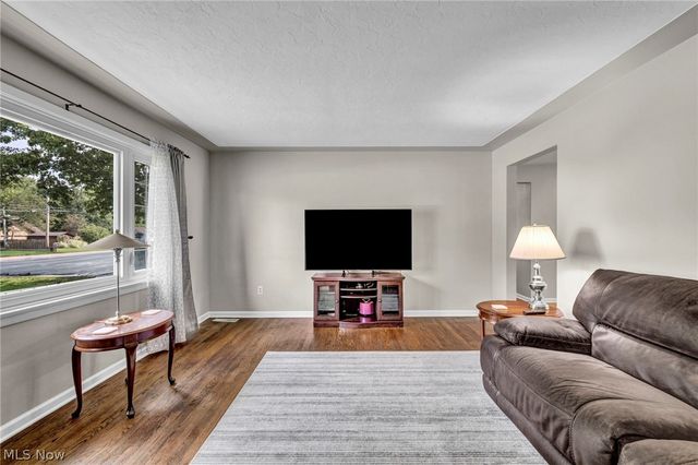 5803 Russia Road, Amherst, OH 44001