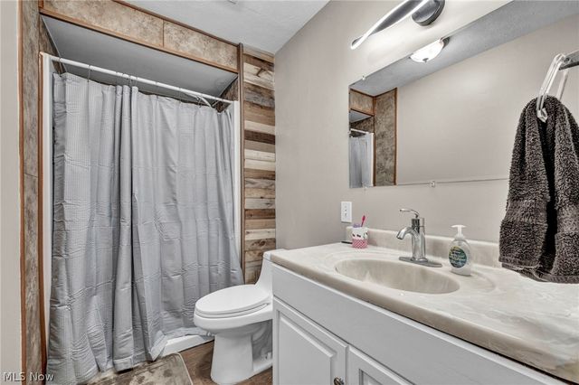 5803 Russia Road, Amherst, OH 44001