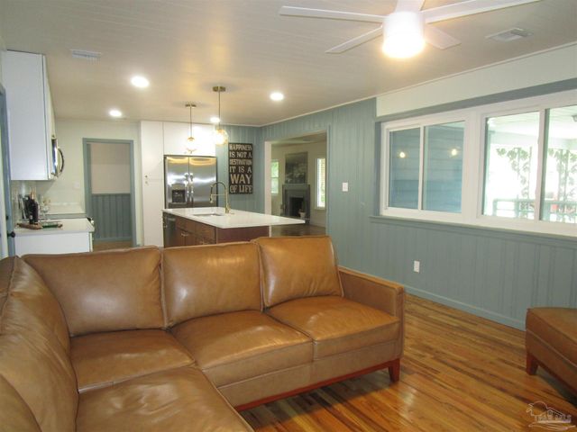 1910 Copley Dr, Pensacola, FL 32503