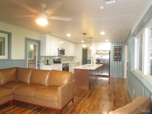 1910 Copley Dr, Pensacola, FL 32503