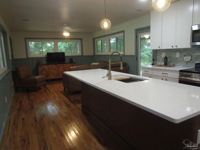 1910 Copley Dr, Pensacola, FL 32503