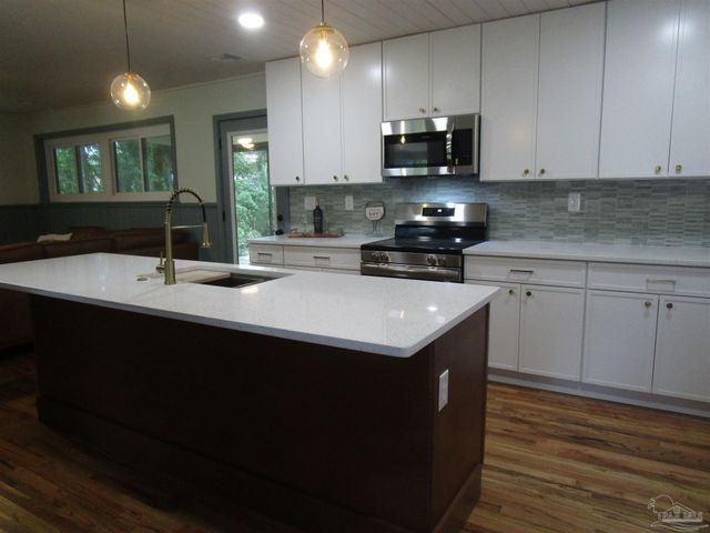 1910 Copley Dr, Pensacola, FL 32503