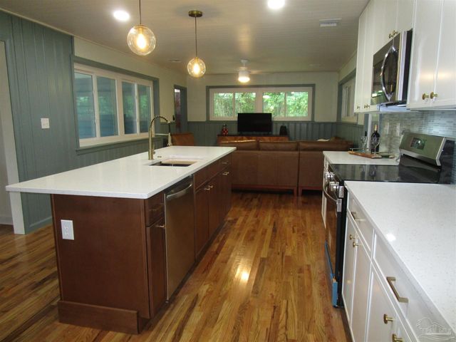 1910 Copley Dr, Pensacola, FL 32503