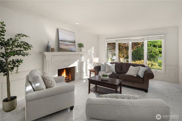 24520 NE 11th Place, Sammamish, WA 98074