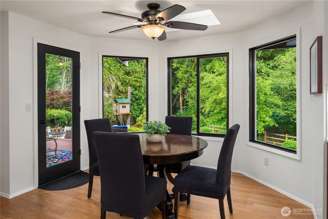 24520 NE 11th Place, Sammamish, WA 98074