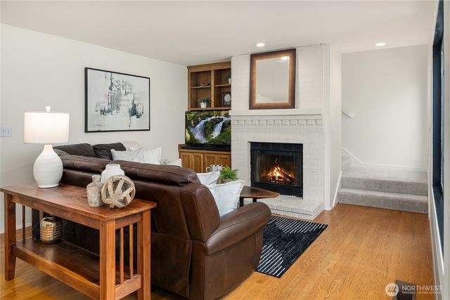 24520 NE 11th Place, Sammamish, WA 98074