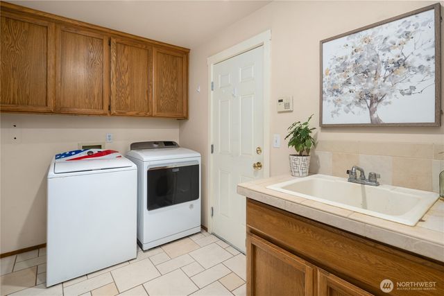24520 NE 11th Place, Sammamish, WA 98074
