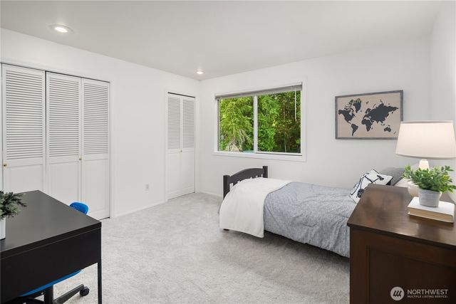 24520 NE 11th Place, Sammamish, WA 98074