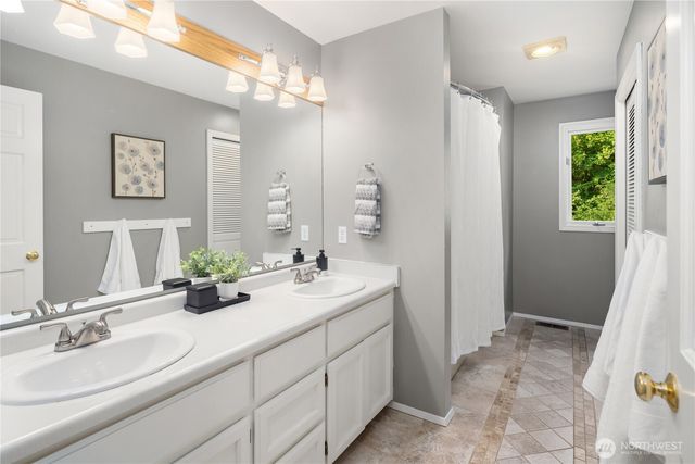 24520 NE 11th Place, Sammamish, WA 98074