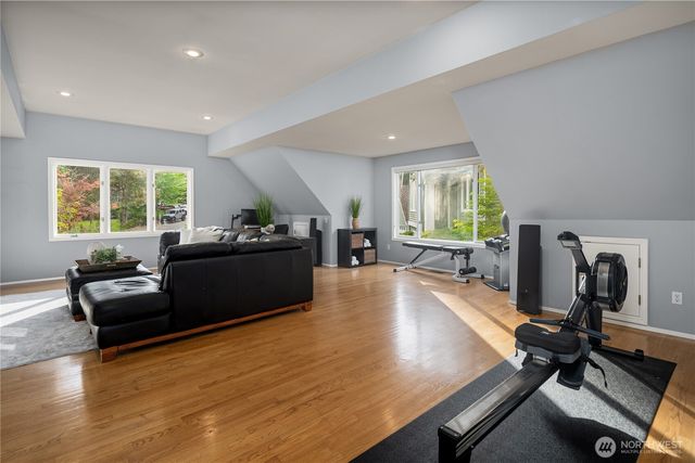 24520 NE 11th Place, Sammamish, WA 98074