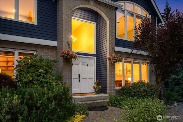 24520 NE 11th Place, Sammamish, WA 98074