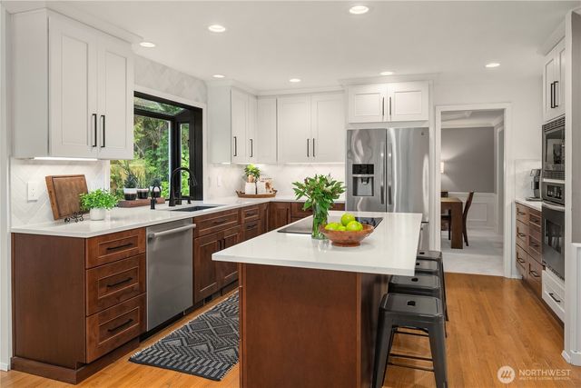 24520 NE 11th Place, Sammamish, WA 98074
