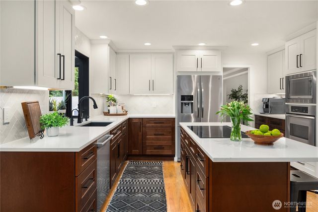24520 NE 11th Place, Sammamish, WA 98074