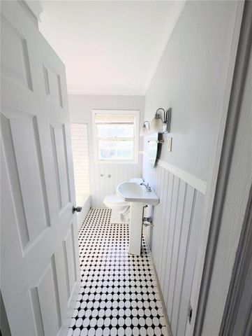 1960 Taylor Avenue, East Point, GA 30344