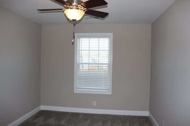 1093 Charles Thomas Dr, Clarksville, TN 37042