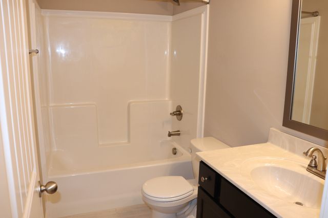 1093 Charles Thomas Dr, Clarksville, TN 37042